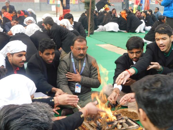 Renaissance School Holds Hawan with Devotion