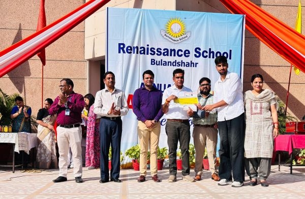 Renaissance School Scholars Felicitated at Annual Award Ceremony2-